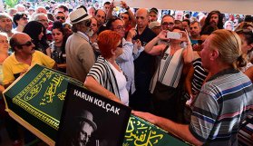 Harun Kolçak'ın cenazesinde şok eden görüntüler