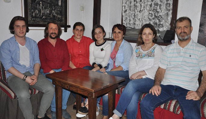 Trabzon'da akrabalarıyla sahne almanın mutluluğunu yaşıyorlar