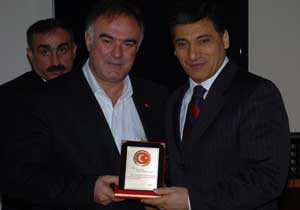 İl Genel Meclis üyelerine plaket