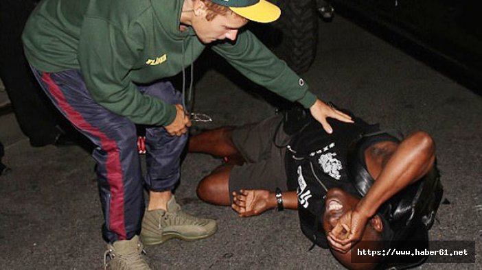 Skandal şarkıcı gazeteciyi ezdi!