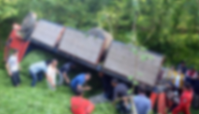 Trabzon'da çay yüklü kamyon devrildi: 1 ölü 3 yaralı