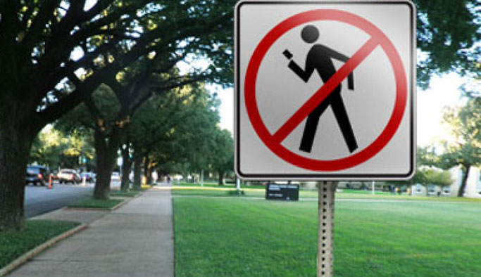 İlginç karar: Yolda yürürken telefonla mesajlaşmak yasaklandı