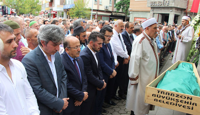 Selçuk Çebi babasını uğurladı