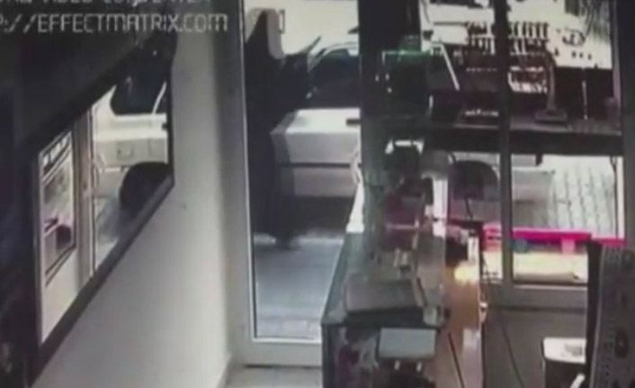 Saniyeler içinde her şeyi çaldı!