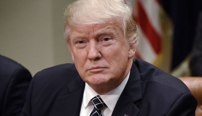 Trump iletişim direktörünün biletini kesti