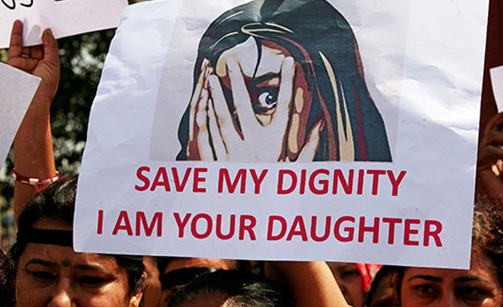 Tecavüzden kaçmak isterken...