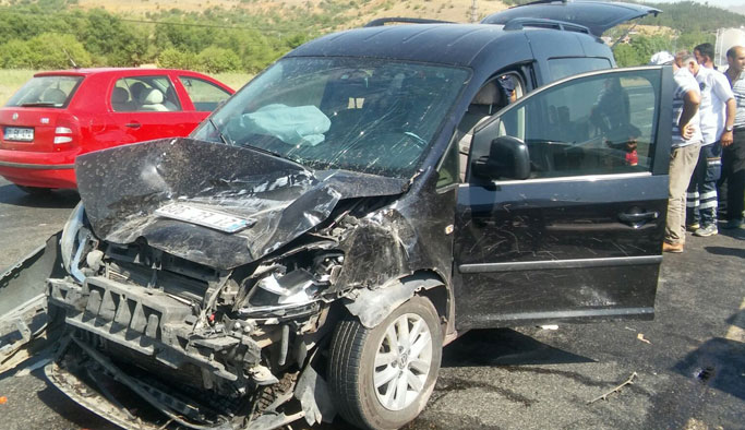 Elazığ-Diyarbakır Karayolunda Korkutan Kaza: 12 Kişi Yaralandı
