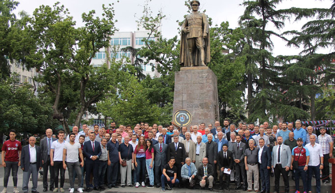 "Trabzonspor geleceğe yürüyor"