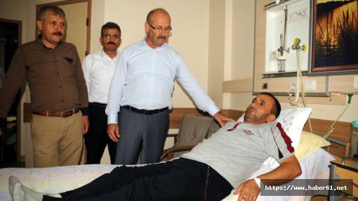 Celp kağıdı getiren postacıya bıçak