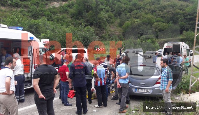 Trabzon'da araçlar kafa kafaya çarpıştı: 3 yaralı!