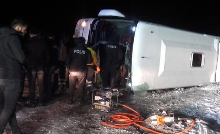 Sivas'ta trafik kazası: 20 yaralı