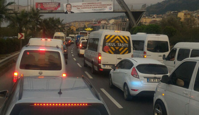 Trabzon'da trafik yine etkisini gösterdi