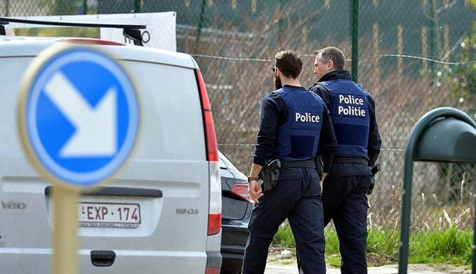 Brüksel'de bombalı araç alarmı