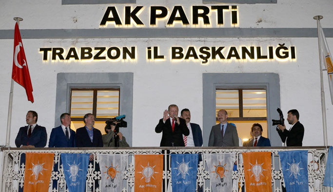 Cumhurbaşkanı Erdoğan'dan Trabzon'da balkon konuşması