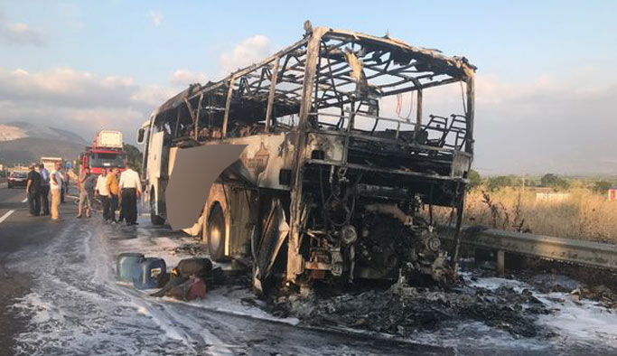 Yolcu otobüsü alev alev yandı