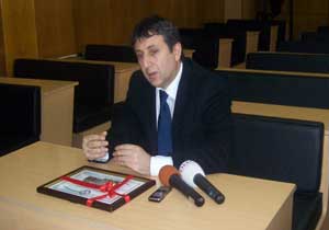 Aksu:Fuzuli işlerle uğraşıyorlar