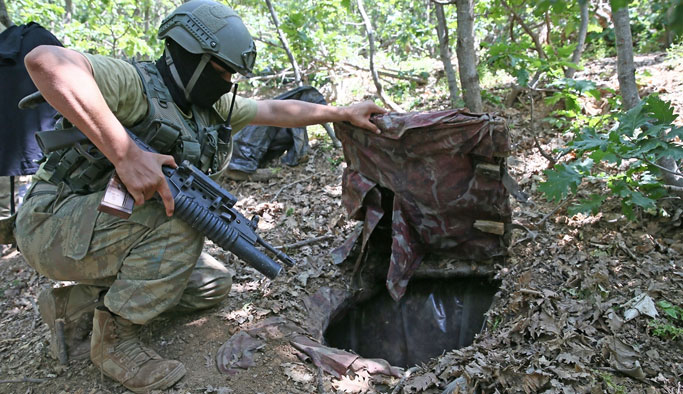 Mühimmat dolu 12 PKK sığınağı ele geçirildi