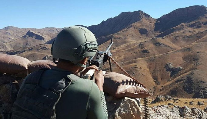 Üs bölgesine saldırı! 1 asker yaralı