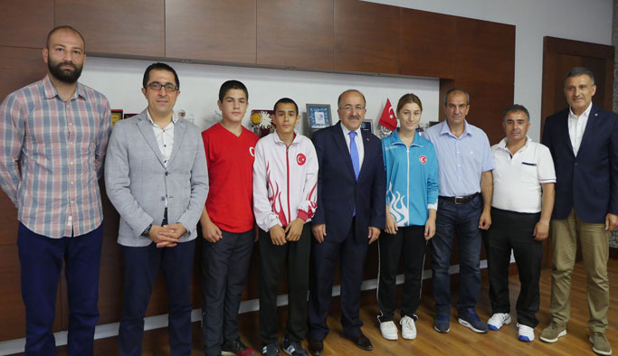 Trabzonlu boksörlere ödül