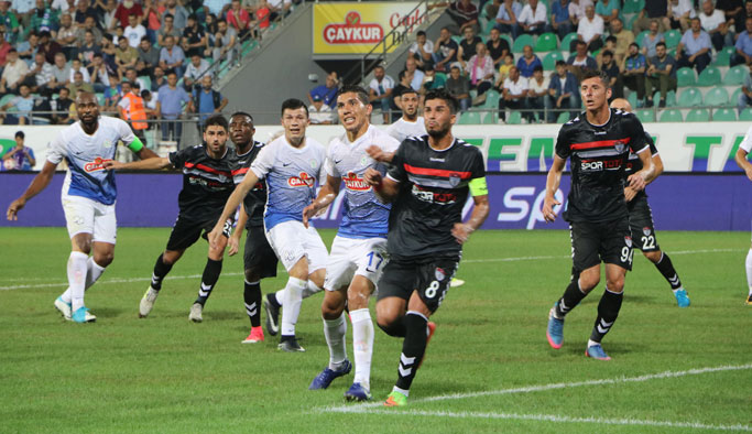 Rizespor Manisaspor'u rahat geçti