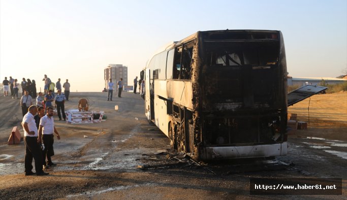 Seyir halindeki otobüs yandı