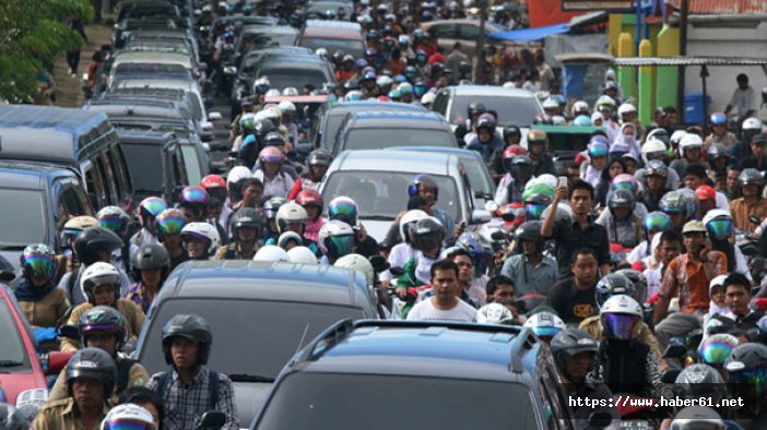 Endonezya'da deprem korkuttu