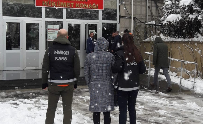 Polisten kaçırmak isterken yakalandı!