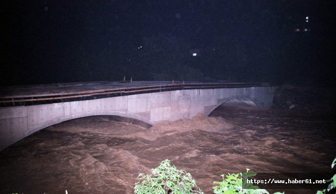 Rize'de felaket gecesi... Sel oldu insanlar mahsur kaldı