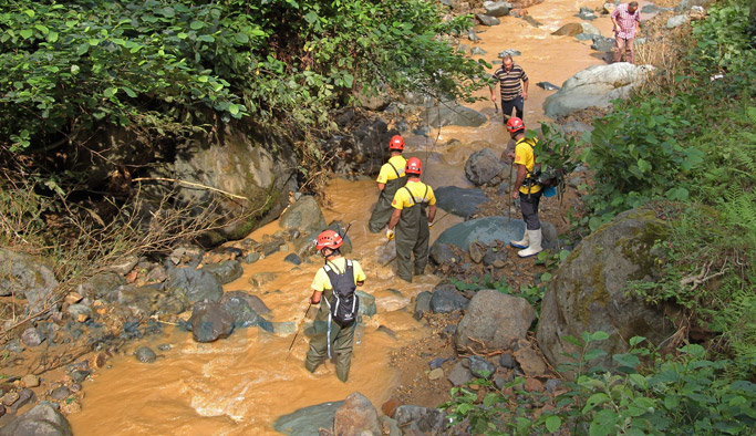 Rize selde kaybolan adamı arıyor