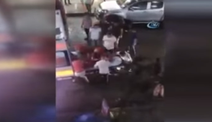 Rize'de inanılmaz anlar! Hastayı sedyeden düşürdüler