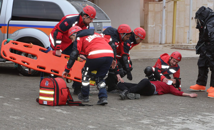 Deprem tatbikatı gerçeğini aratmadı!