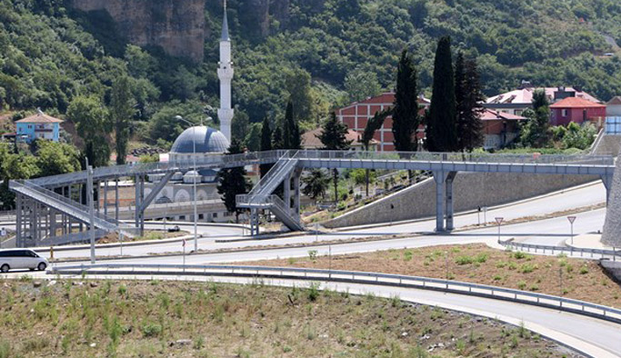 Yok böyle bir üst geçit: Yine Trabzon