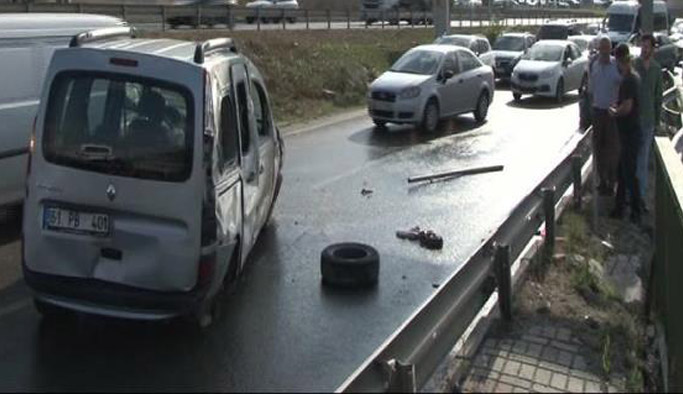 Trabzon plakalı araç kaza yaptı: 3 yaralı