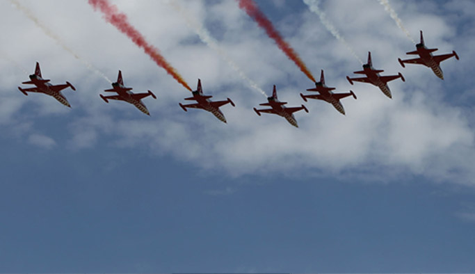 Türk Yıldızları’ndan Trabzon Semalarında Şehit Eren Bülbül Adına Unutulmaz Gösteri
