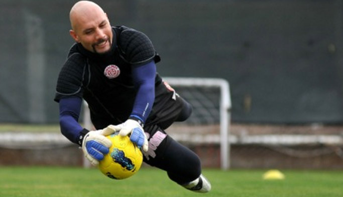 Eski milli kaleci Bylock'tan gözaltına alındı!