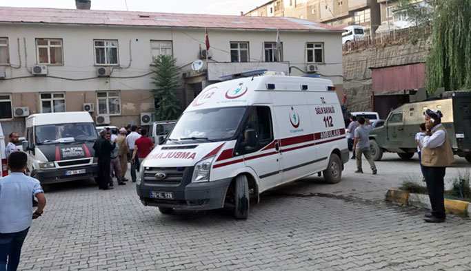 Patlama: 1'i polis 4 yaralı