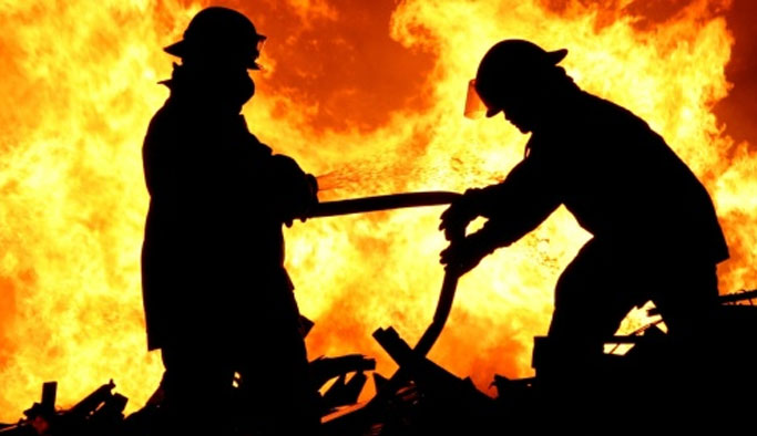 225 ton saman kül oldu