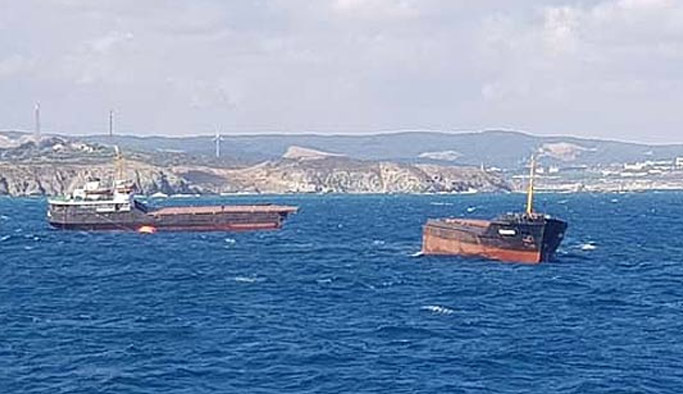 Karadeniz'de gemi ikiye bölündü