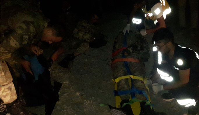 Trafik kazası: 4’ü asker 5 yaralı