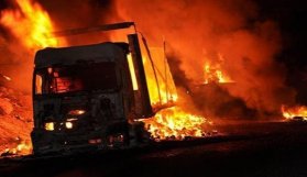 Teröristler iş makinelerini yaktı