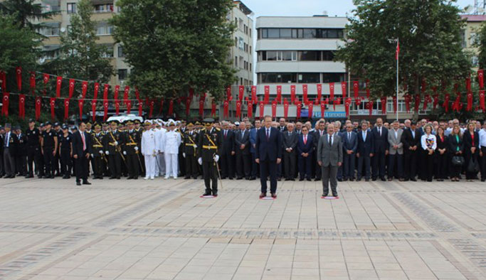 Trabzon’da 30 Ağustos Zafer Bayramı için Atatürk Anıtı’nda tören
