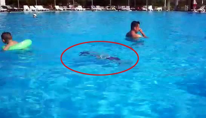 Minik Atakan tatilcilerin yanı başında boğulmuş!