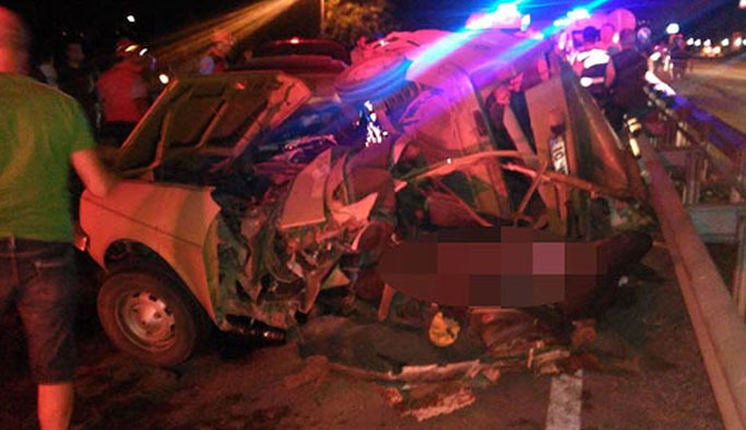 İki otomobil çarpıştı: 4 ölü, 3 yaralı