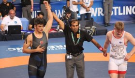 Genç güreşçi Dursun, Grekoromen'de Dünya Şampiyonu oldu