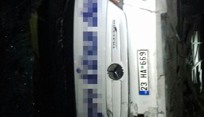 Yolcu otobüsü şarampole yuvarlandı: 3 ölü, 43 yaralı