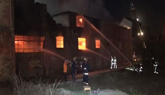 Bir fabrikada yangın çıktı!