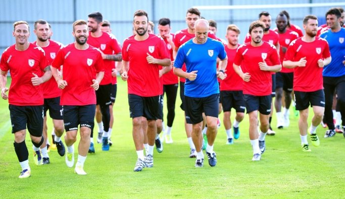 Samsunspor 18 futbolcu transfer etti