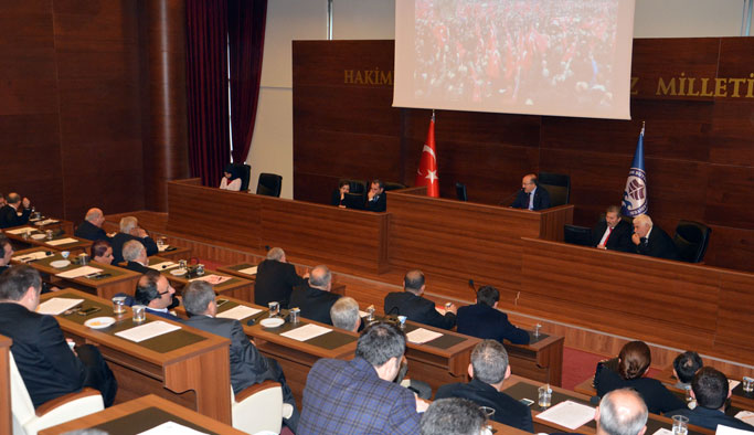 Büyükşehir meclisinde Protokol camisi polemiği