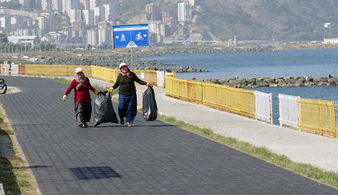 Trabzon'da yürüyüş yolunda temizlik sürüyor