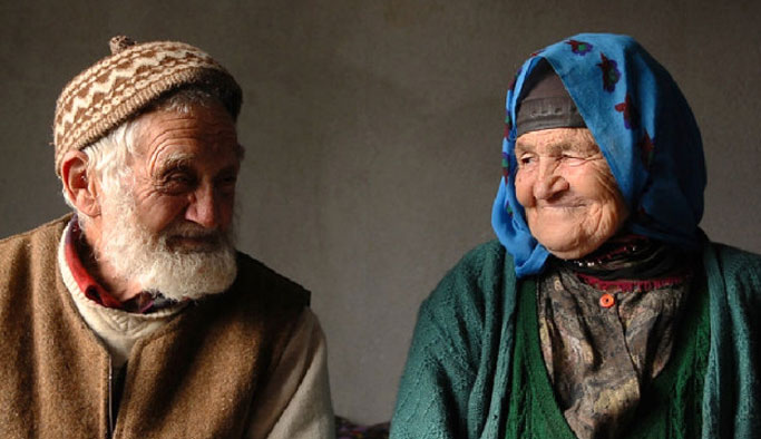 Anne-babası bakıma muhtaç memura müjdeli haber